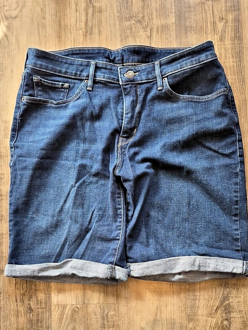 Levi's Women's Rolled Denim Shorts 18W Denim Jean Shorts Size 18W Like New